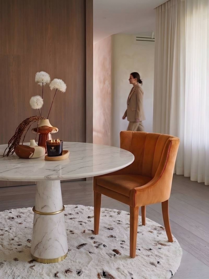 Warm Contemporary Dining Area With Oslo Rug - Rug'Society